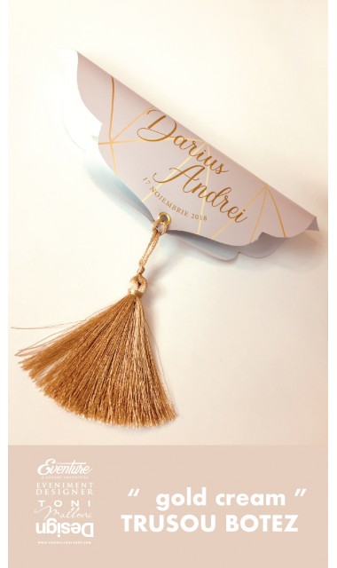 Trusou de botez pentru baieti cu broderie eleganta personalizata, Gold Cream 5